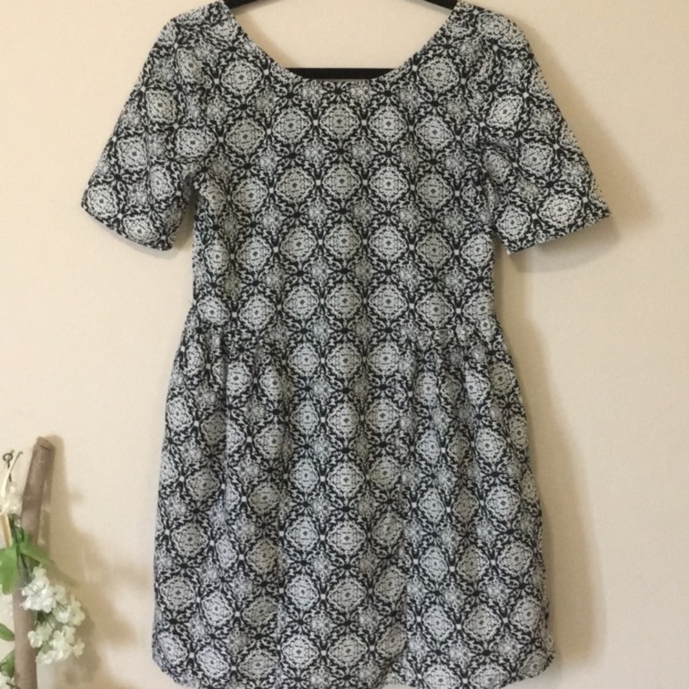 ❤️ Francesca's Black & White Jacquard Print Dress